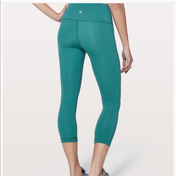 lululemon athletica Pants - Wunder Under Crop (High-Rise) 
Full-On Luxtreme 21